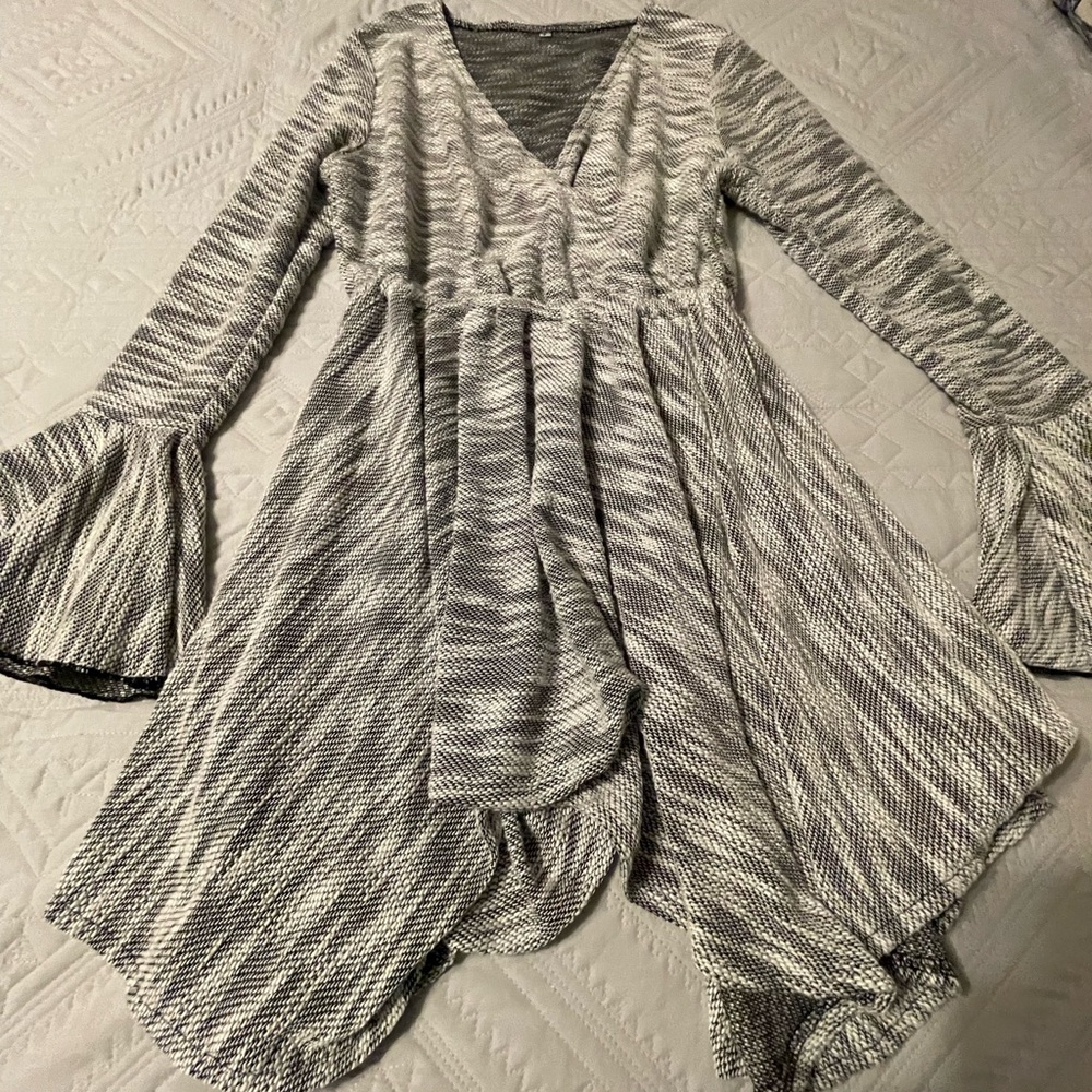 Chic Gray Women's Long Sleeve Sweater - Picture 2 of 7